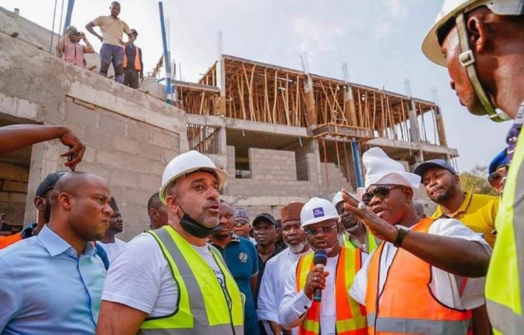 Officials inspecting the palace during construction